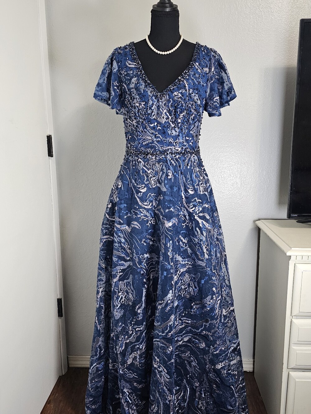 Mac Duggal Blue Marble Beaded Embroideted V-Neck Ruffed Sleeves Maxi Gown Sz 8